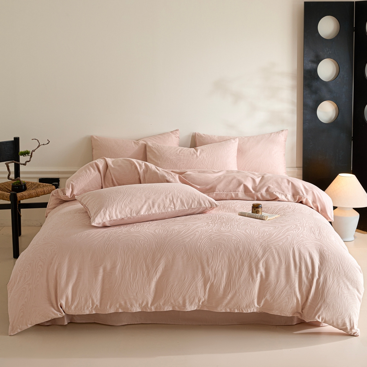 91家纺网 家纺一手货源 找家纺 眠博士 2026春夏新款60s全棉纯棉水洗立体提花四件套 迷境-柔粉