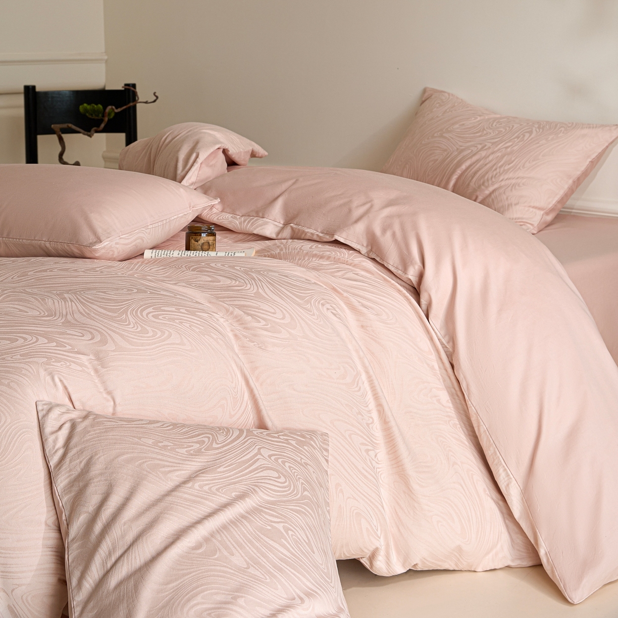 91家纺网 家纺一手货源 找家纺 眠博士 2026春夏新款60s全棉纯棉水洗立体提花四件套 迷境-柔粉