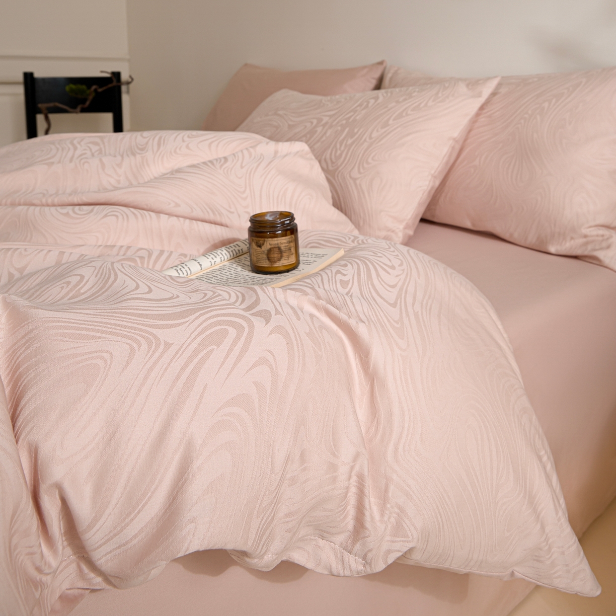 91家纺网 家纺一手货源 找家纺 眠博士 2026春夏新款60s全棉纯棉水洗立体提花四件套 迷境-柔粉