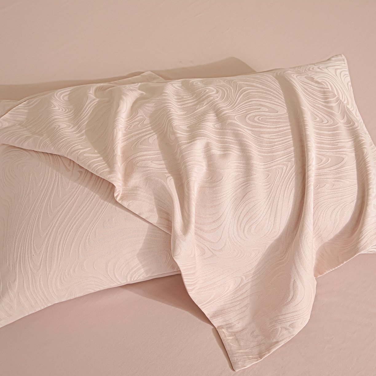 91家纺网 家纺一手货源 找家纺 眠博士 2026春夏新款60s全棉纯棉水洗立体提花四件套 迷境-柔粉