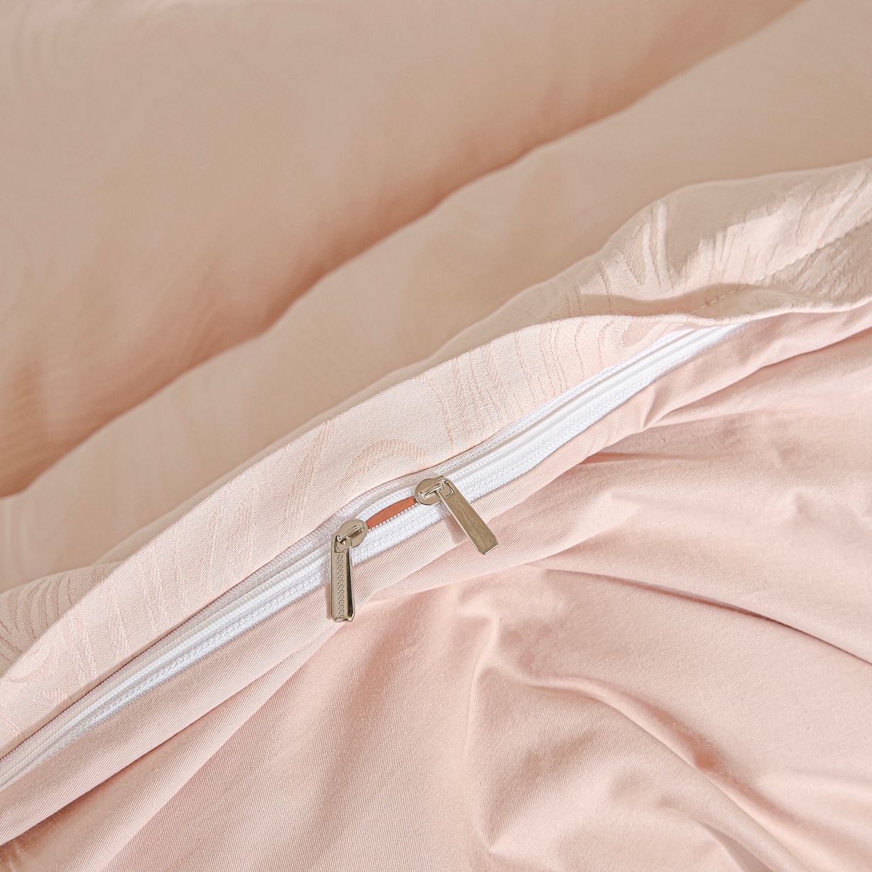 91家纺网 家纺一手货源 找家纺 眠博士 2026春夏新款60s全棉纯棉水洗立体提花四件套 迷境-柔粉