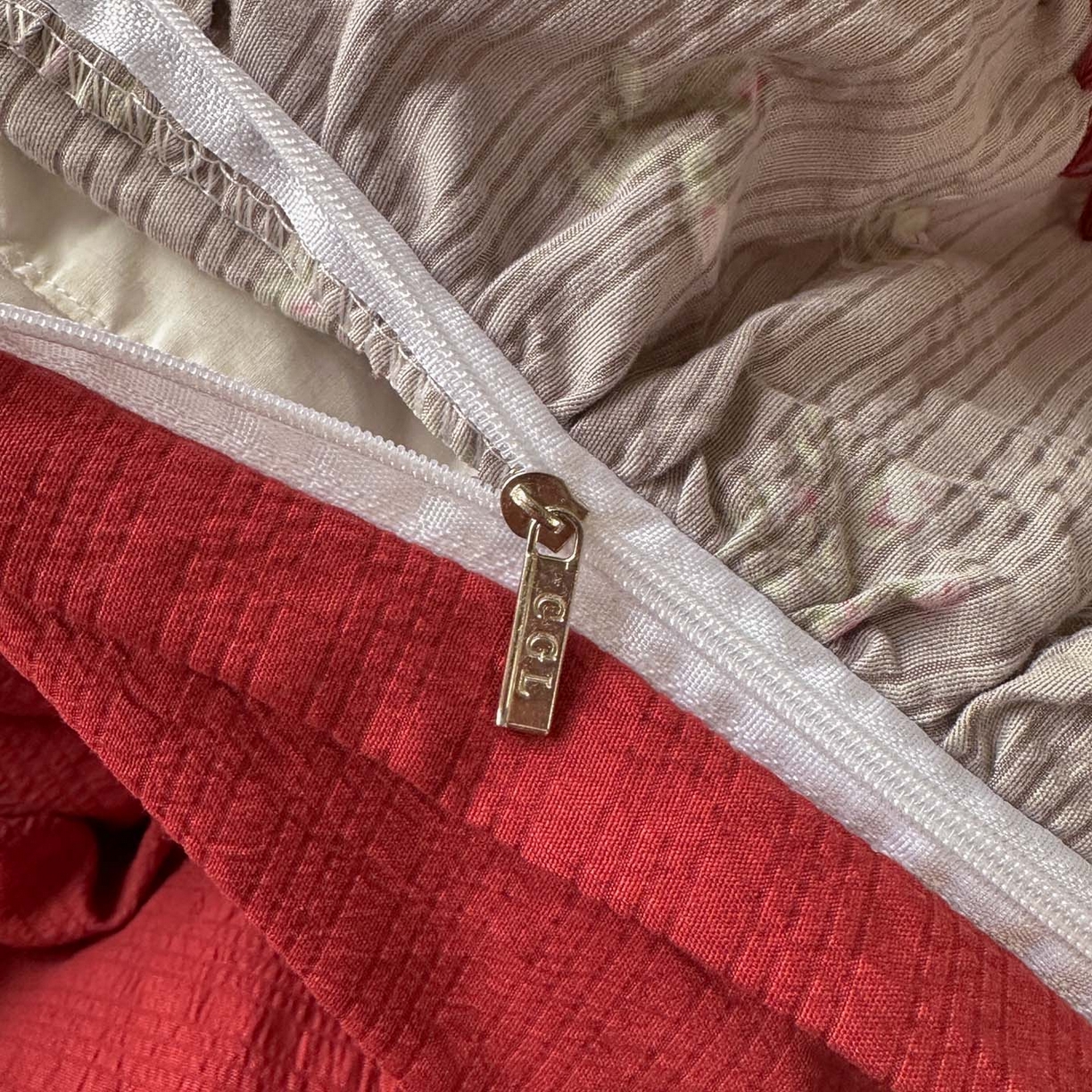 91家纺网 家纺一手货源 找家纺 （总）梵克保罗 2026新款泡芙棉三角针被壳绣花边四件套