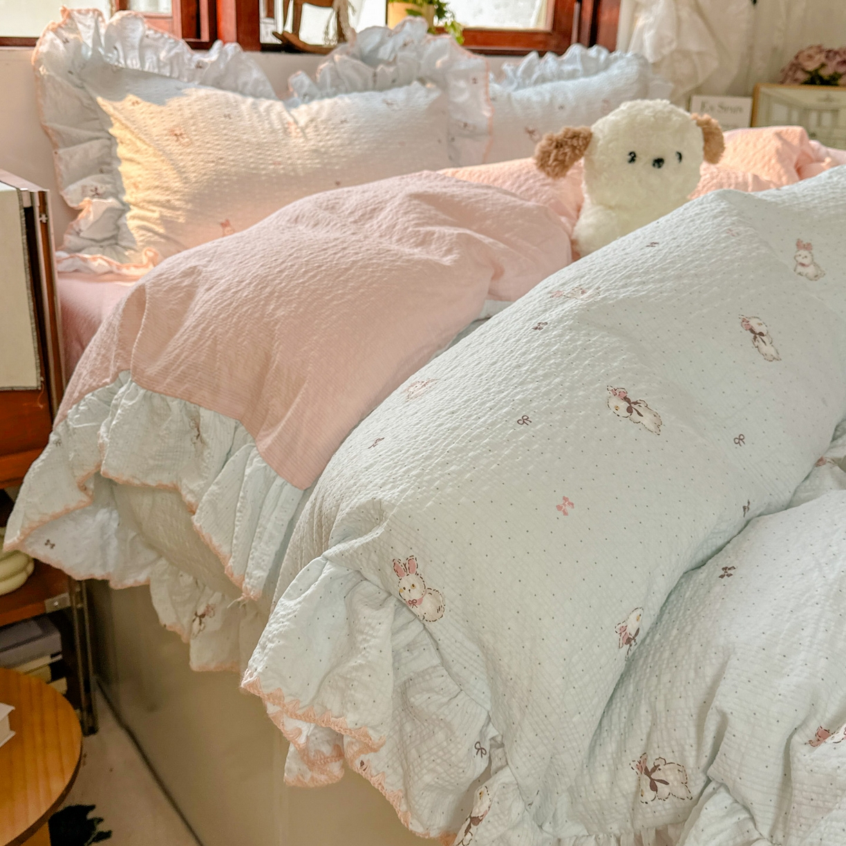 梵克保罗 2026新款泡芙棉三角针被壳绣花边四件套 粉蓝兔语