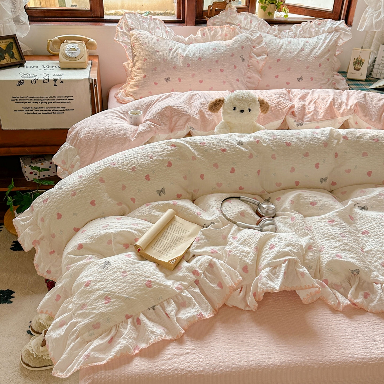 91家纺网 家纺一手货源 找家纺 梵克保罗 2026新款泡芙棉三角针被壳绣花边四件套 粉心蝶语