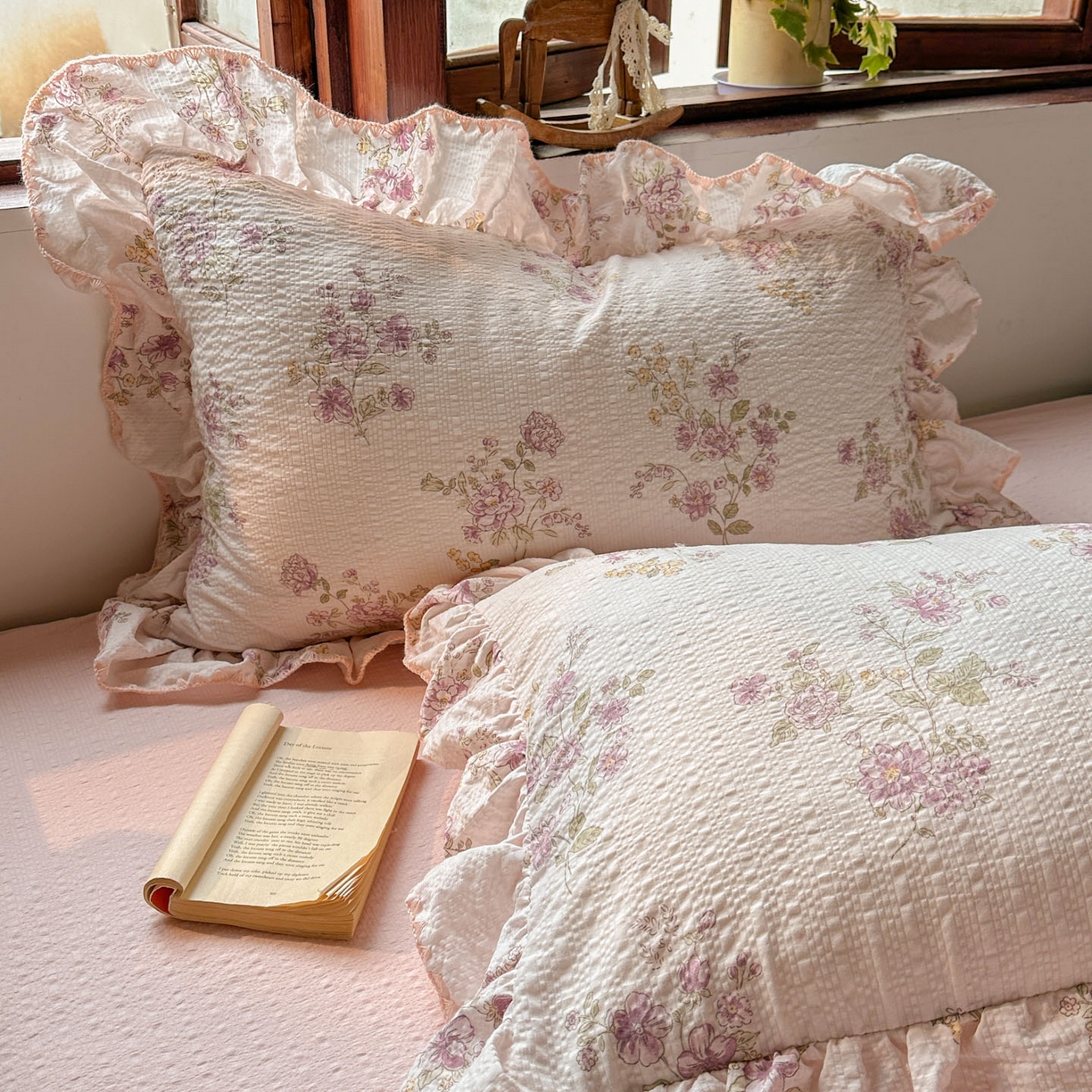 91家纺网 家纺一手货源 找家纺 梵克保罗 2026新款泡芙棉三角针被壳绣花边四件套 花染绯梦