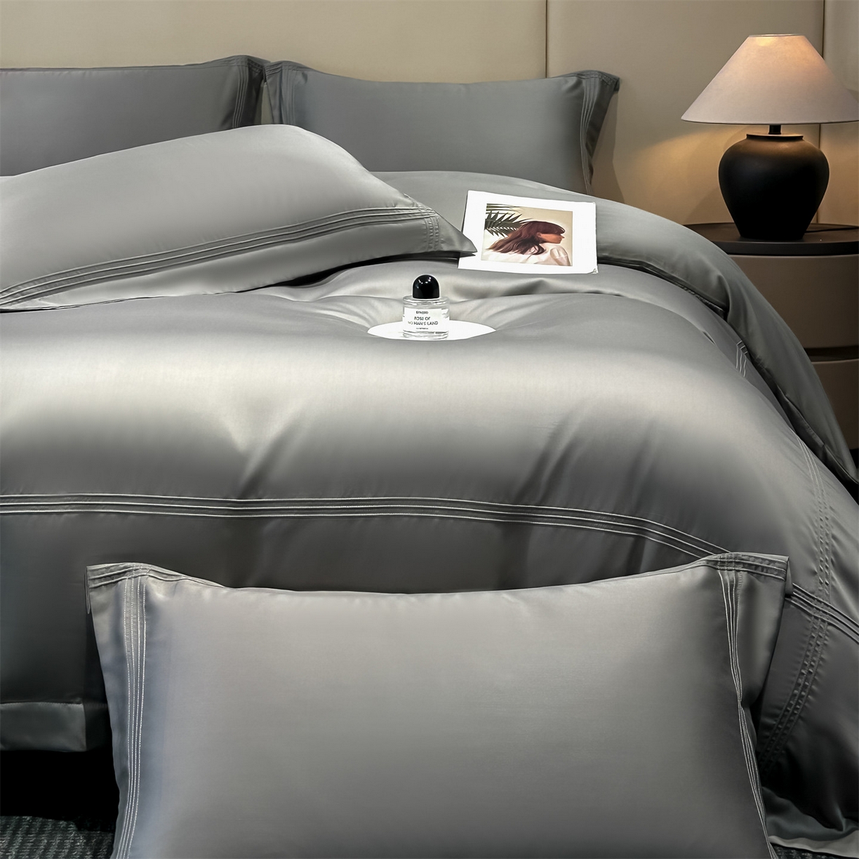 91家纺网 家纺一手货源 找家纺 笙意家纺 2026新款水洗真丝埋线款四件套-恩瑞系列 恩瑞-中灰