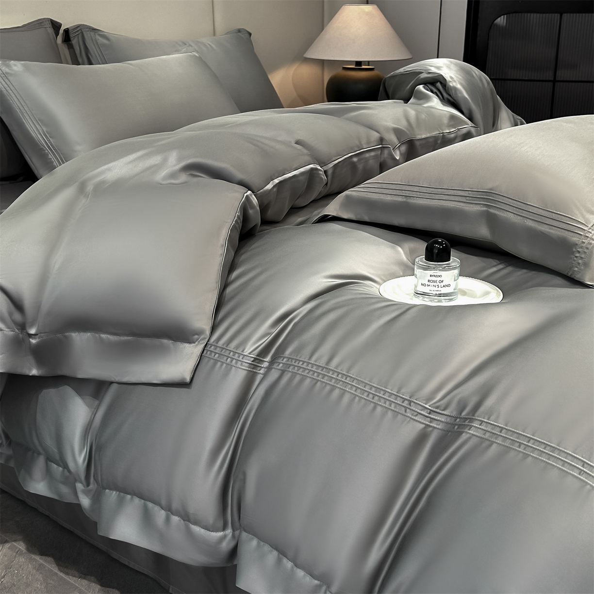 91家纺网 家纺一手货源 找家纺 笙意家纺 2026新款水洗真丝埋线款四件套-恩瑞系列 恩瑞-中灰