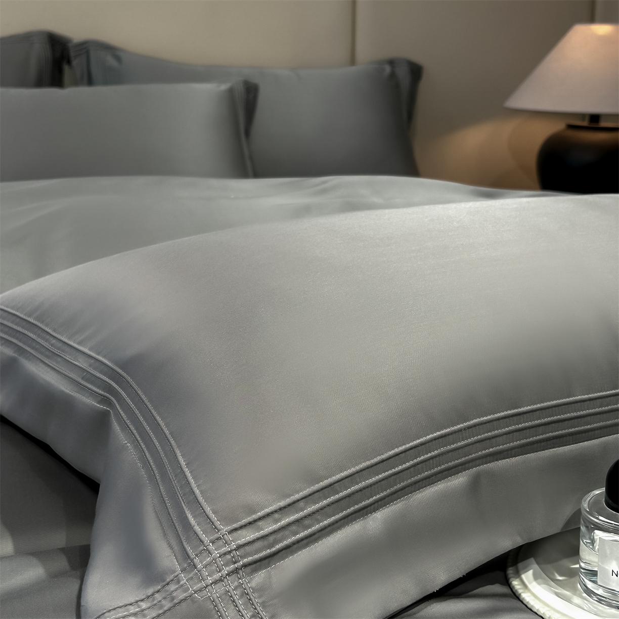 91家纺网 家纺一手货源 找家纺 笙意家纺 2026新款水洗真丝埋线款四件套-恩瑞系列 恩瑞-中灰