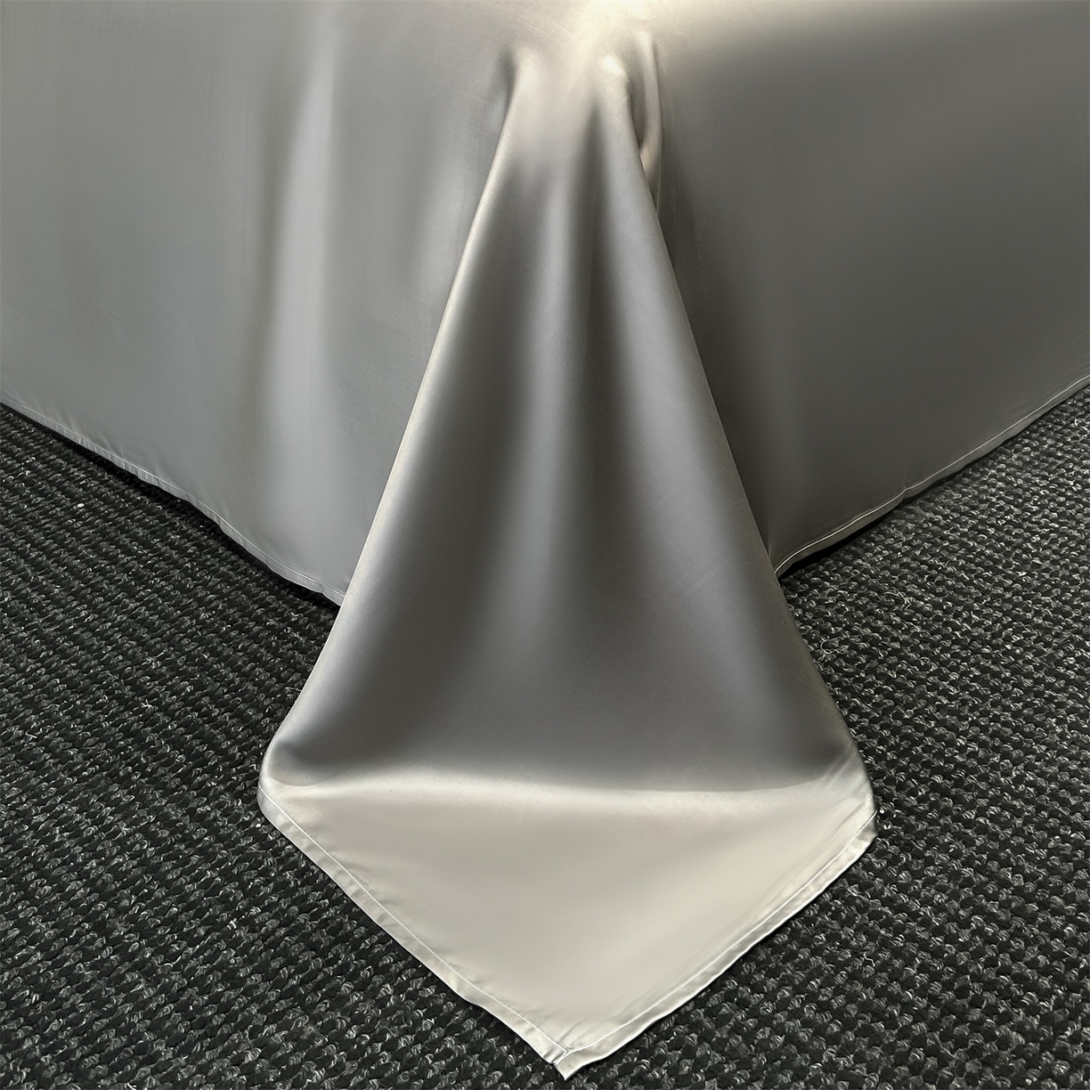 91家纺网 家纺一手货源 找家纺 笙意家纺 2026新款水洗真丝埋线款四件套-恩瑞系列 恩瑞-中灰