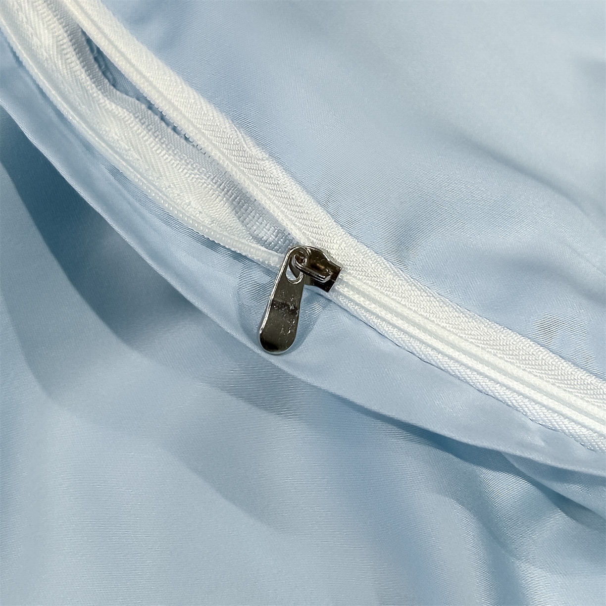 91家纺网 家纺一手货源 找家纺 笙意家纺 2026新款水洗真丝埋线款四件套-恩瑞系列 恩瑞-天空蓝