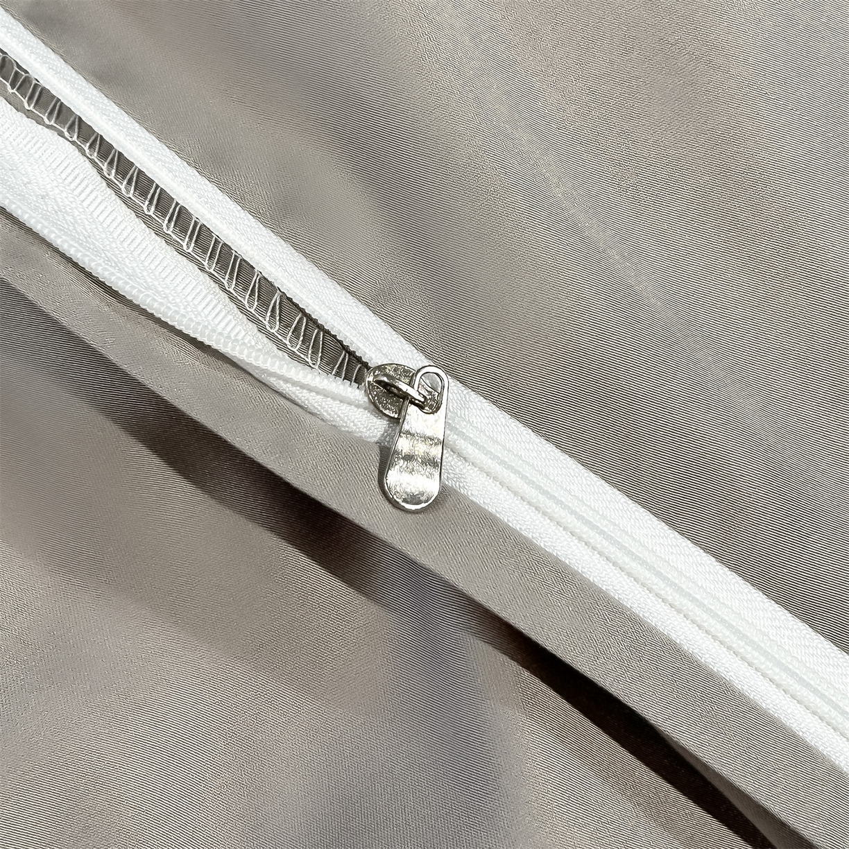 91家纺网 家纺一手货源 找家纺 笙意家纺 2026新款水洗真丝埋线款四件套-恩瑞系列 恩瑞-山灰