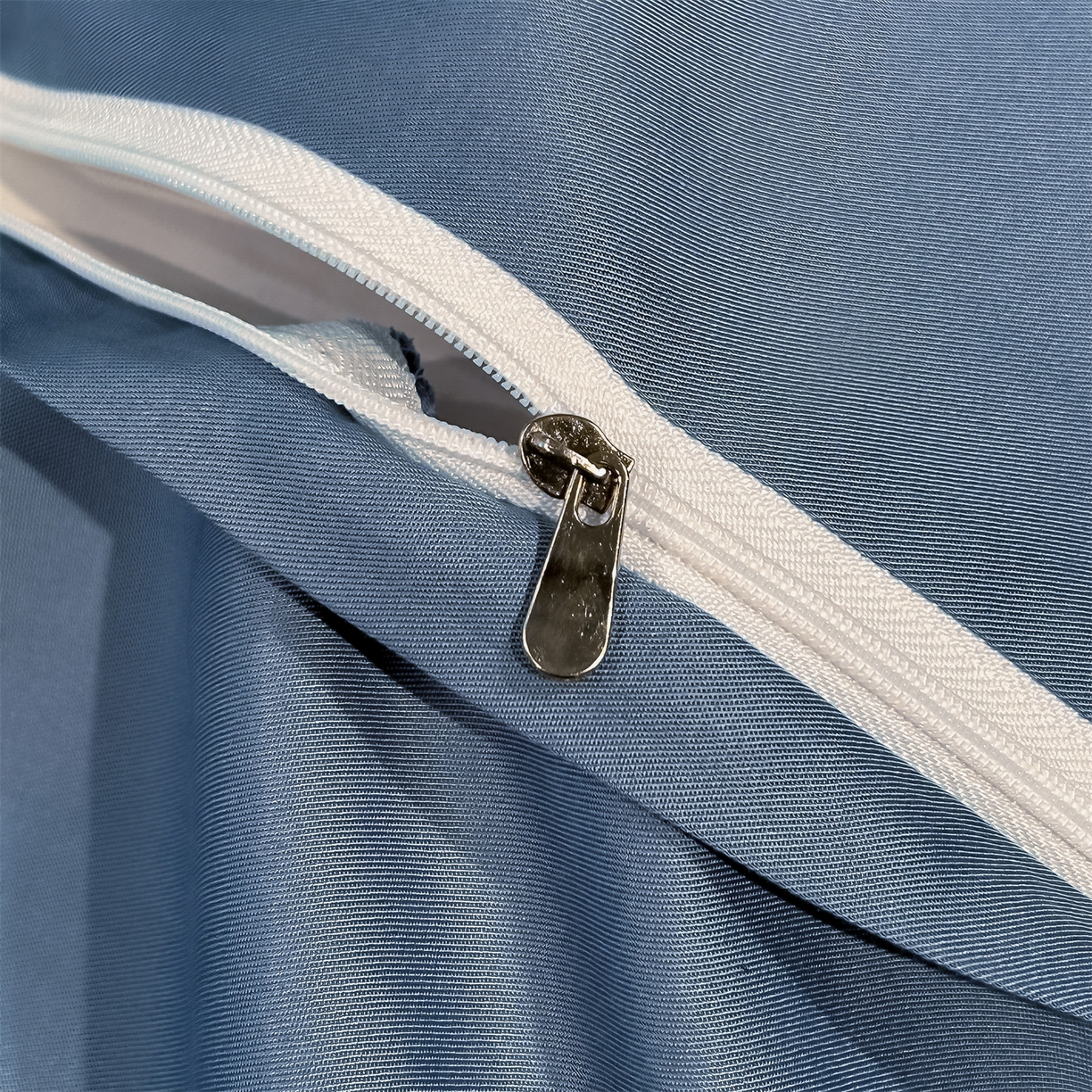 91家纺网 家纺一手货源 找家纺 笙意家纺 2026新款水洗真丝埋线款四件套-恩瑞系列 恩瑞-宾利蓝