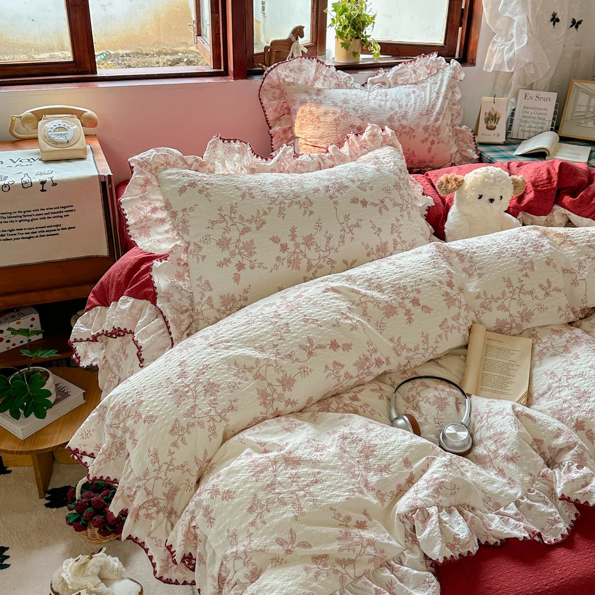 91家纺网 家纺一手货源 找家纺 梵克保罗 2026新款泡芙棉三角针被壳绣花边四件套 花野绯梦