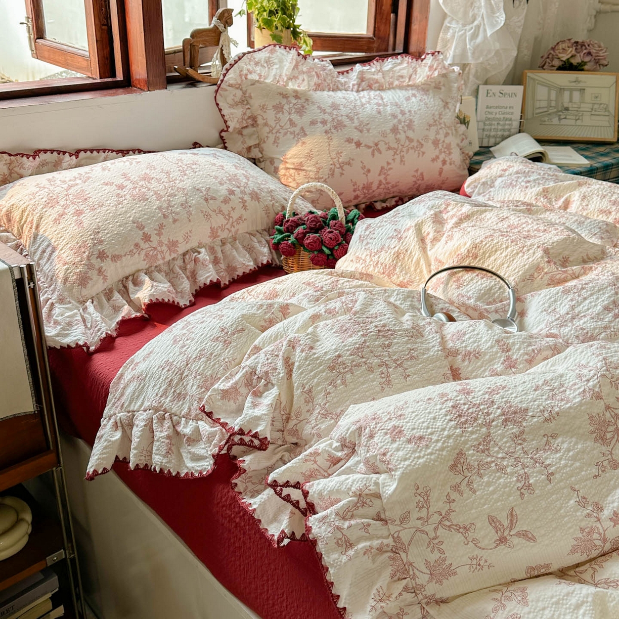 91家纺网 家纺一手货源 找家纺 梵克保罗 2026新款泡芙棉三角针被壳绣花边四件套 花野绯梦