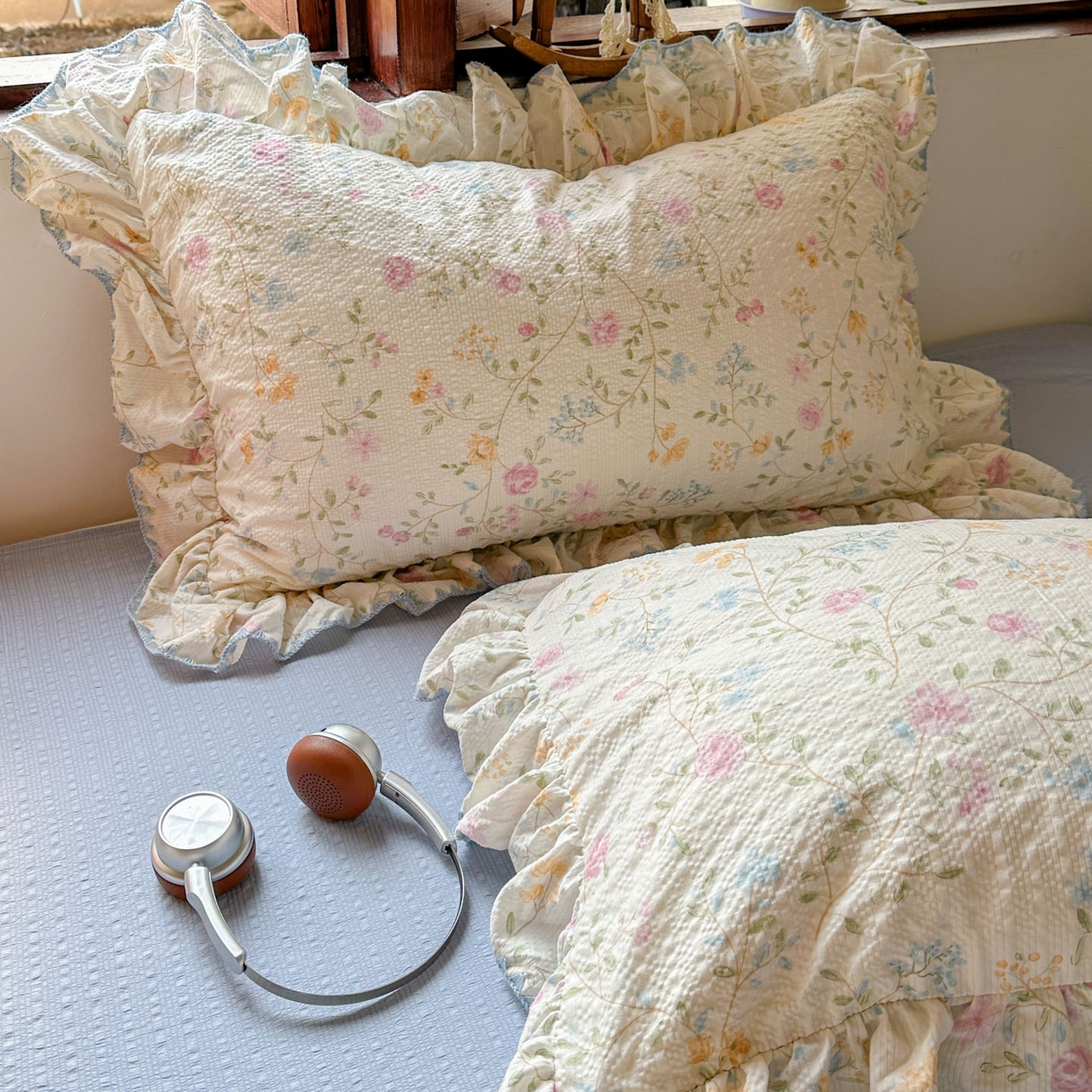 91家纺网 家纺一手货源 找家纺 梵克保罗 2026新款泡芙棉三角针被壳绣花边四件套 花野青空