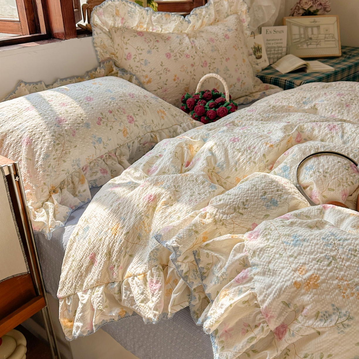 91家纺网 家纺一手货源 找家纺 梵克保罗 2026新款泡芙棉三角针被壳绣花边四件套 花野青空