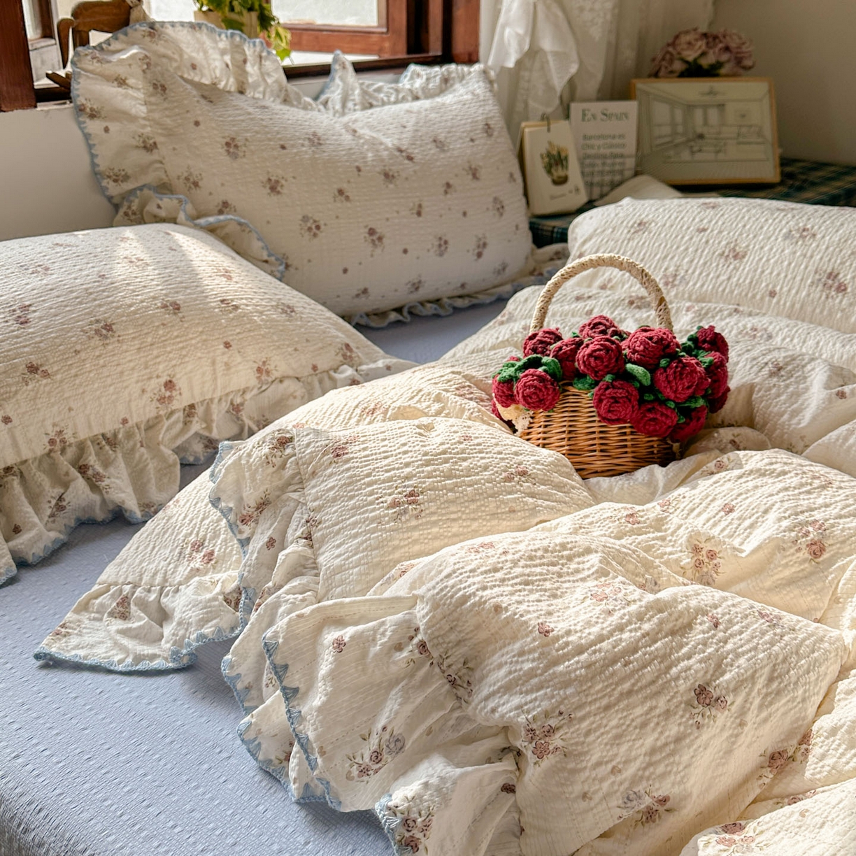 91家纺网 家纺一手货源 找家纺 梵克保罗 2026新款泡芙棉三角针被壳绣花边四件套 蓝雾花影