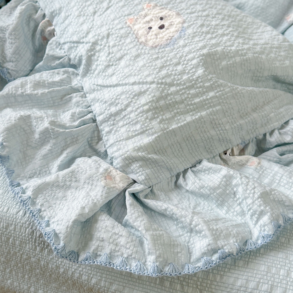 91家纺网 家纺一手货源 找家纺 梵克保罗 2026新款泡芙棉三角针被壳绣花边四件套 蓝雾浅眠