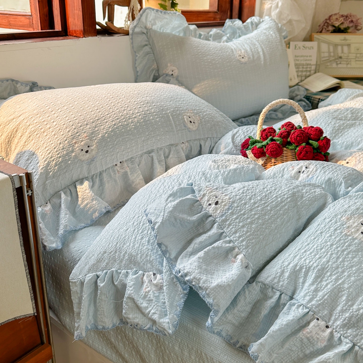 91家纺网 家纺一手货源 找家纺 梵克保罗 2026新款泡芙棉三角针被壳绣花边四件套 蓝雾浅眠