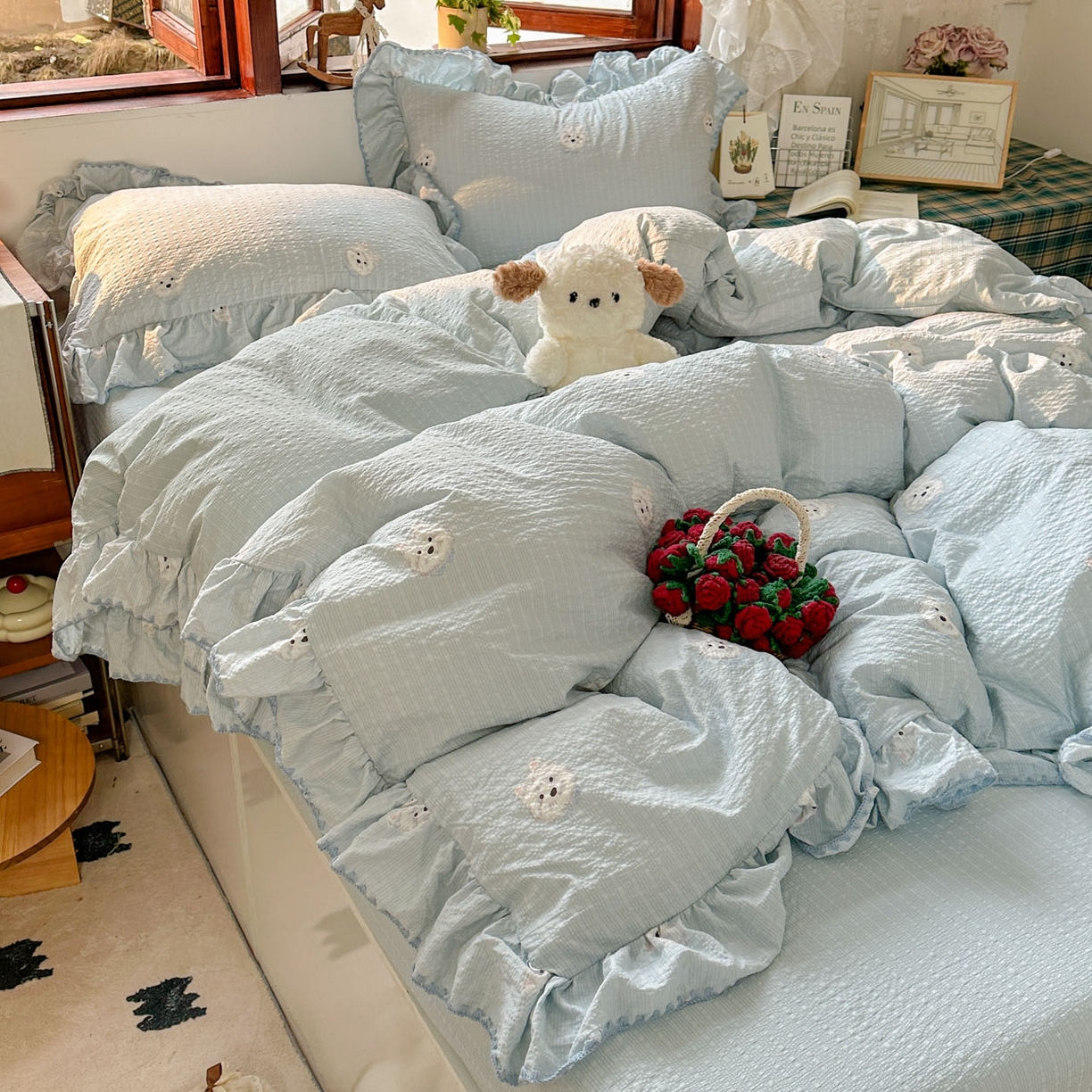 91家纺网 家纺一手货源 找家纺 梵克保罗 2026新款泡芙棉三角针被壳绣花边四件套 蓝雾浅眠