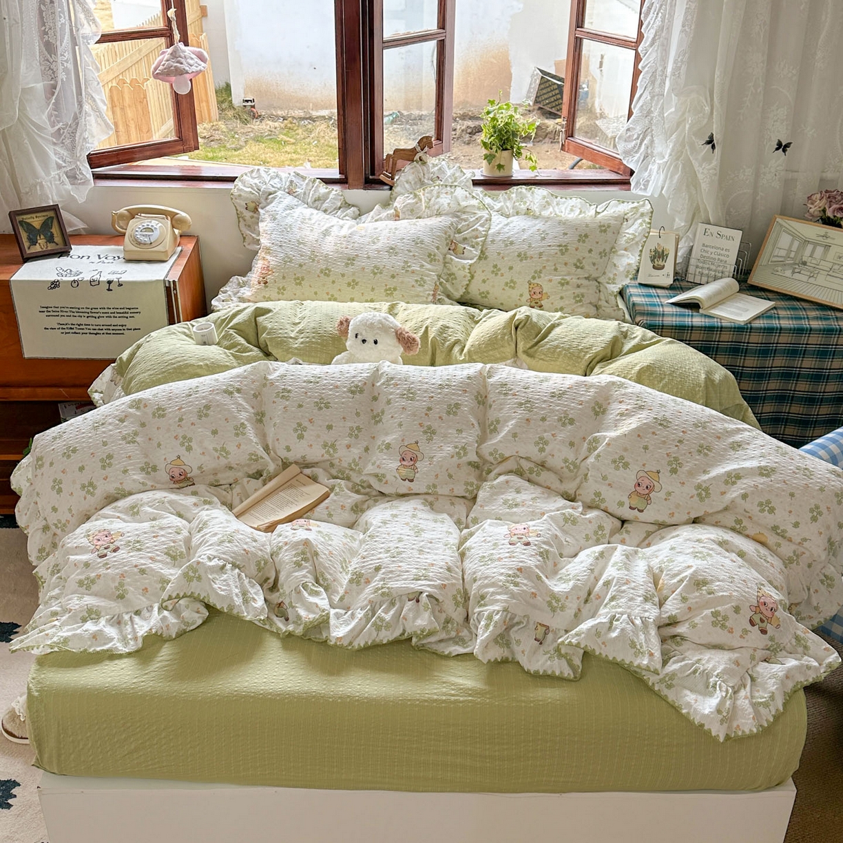 91家纺网 家纺一手货源 找家纺 梵克保罗 2026新款泡芙棉三角针被壳绣花边四件套 绿野寻踪