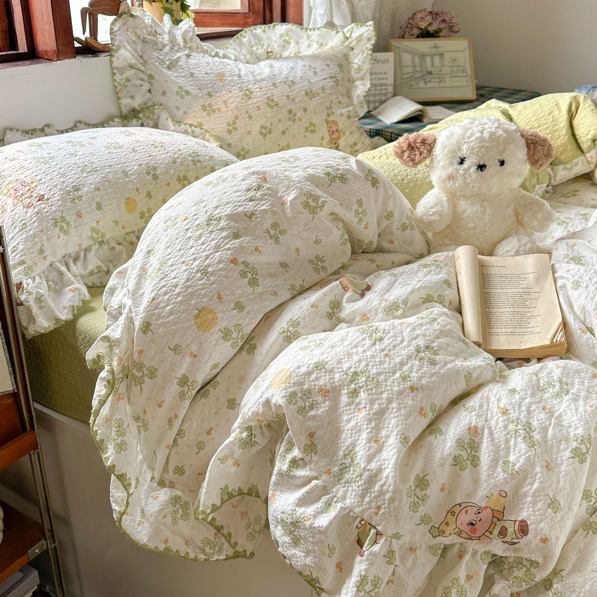 91家纺网 家纺一手货源 找家纺 梵克保罗 2026新款泡芙棉三角针被壳绣花边四件套 绿野寻踪