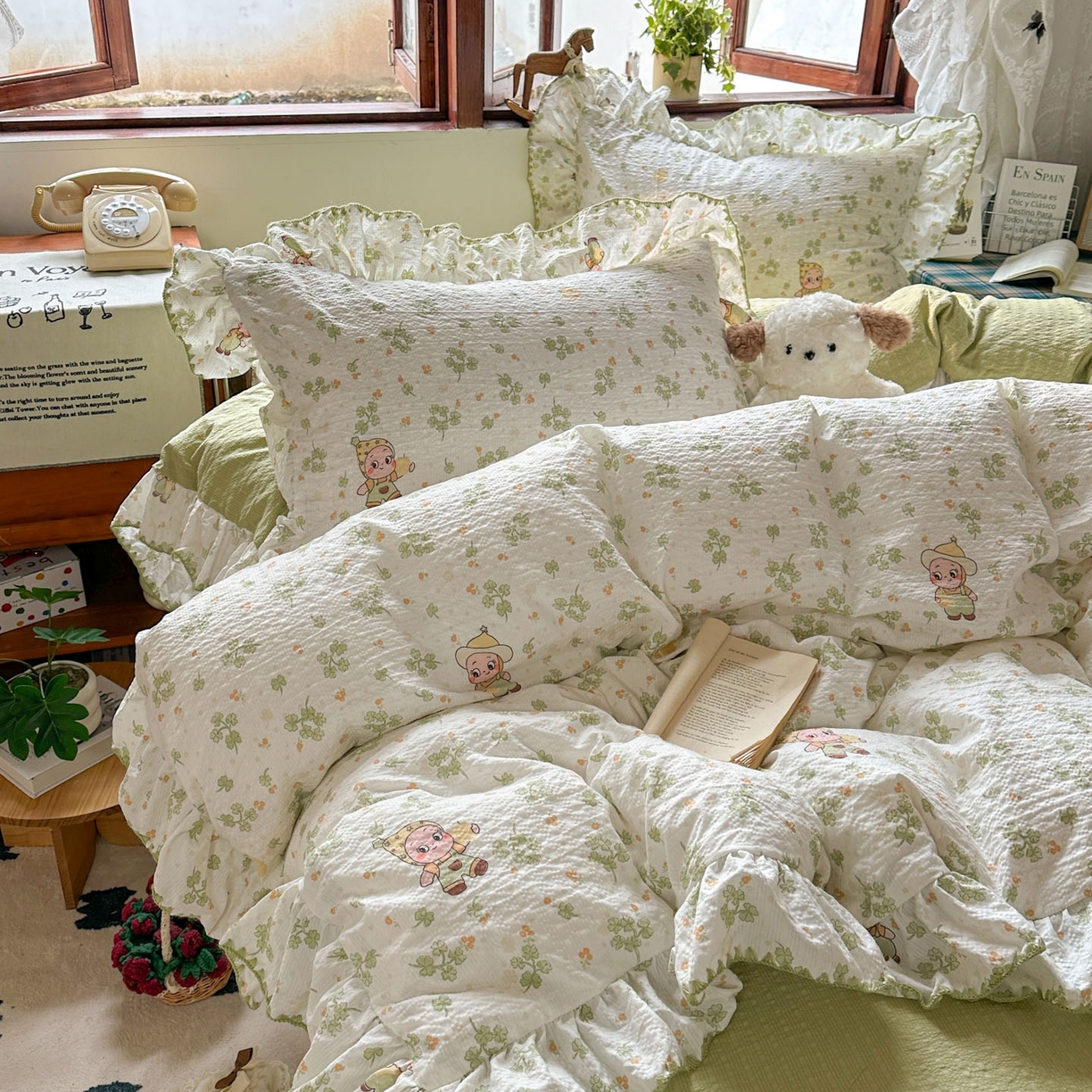 91家纺网 家纺一手货源 找家纺 梵克保罗 2026新款泡芙棉三角针被壳绣花边四件套 绿野寻踪