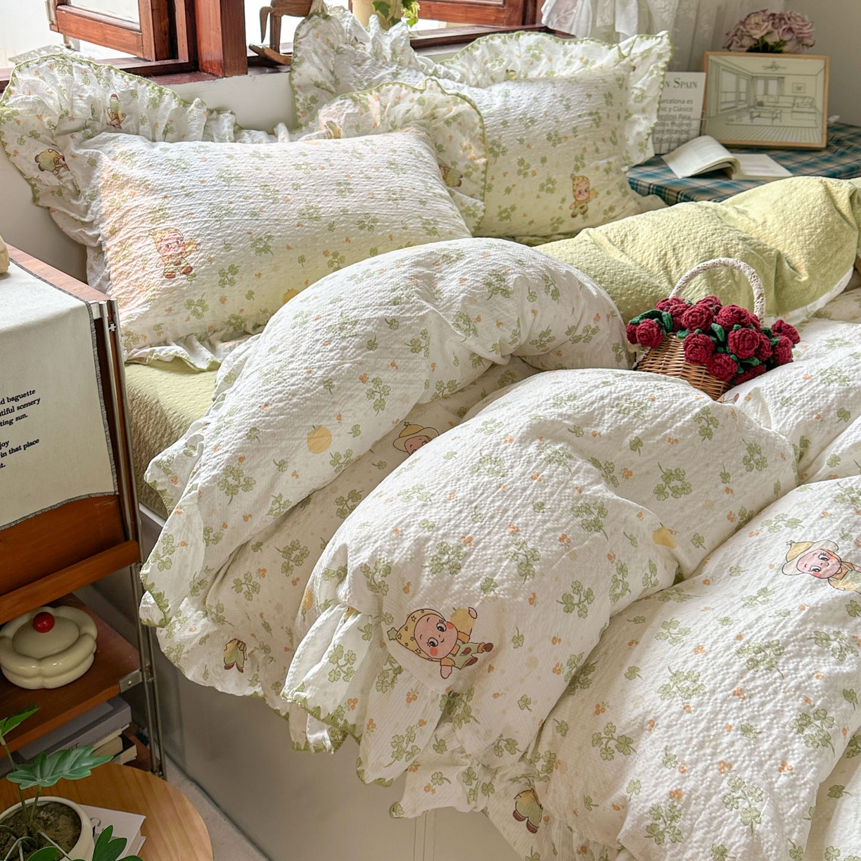 91家纺网 家纺一手货源 找家纺 梵克保罗 2026新款泡芙棉三角针被壳绣花边四件套 绿野寻踪