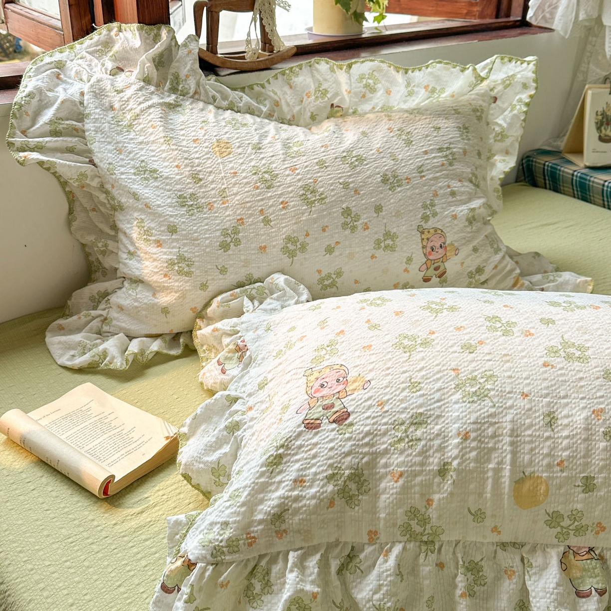 91家纺网 家纺一手货源 找家纺 梵克保罗 2026新款泡芙棉三角针被壳绣花边四件套 绿野寻踪