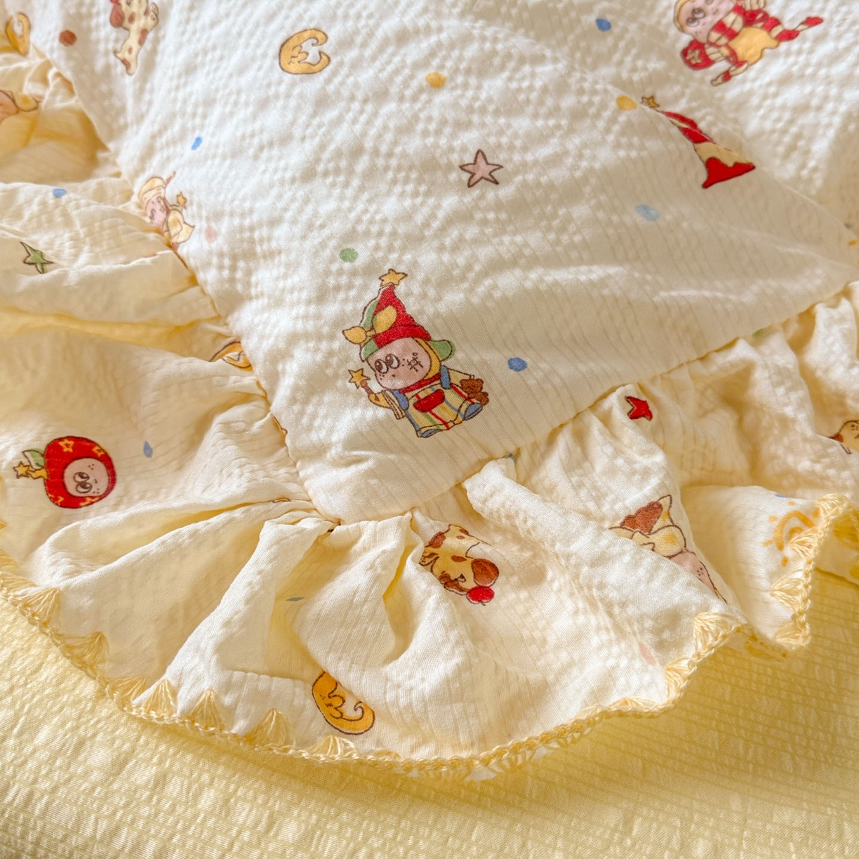 91家纺网 家纺一手货源 找家纺 梵克保罗 2026新款泡芙棉三角针被壳绣花边四件套 蜜语甜梦