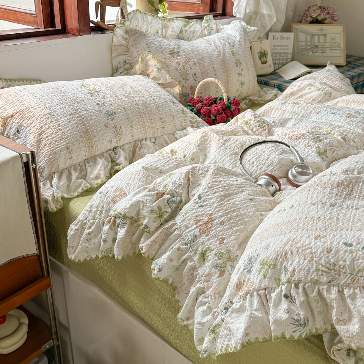 91家纺网 家纺一手货源 找家纺 梵克保罗 2026新款泡芙棉三角针被壳绣花边四件套 青野花信