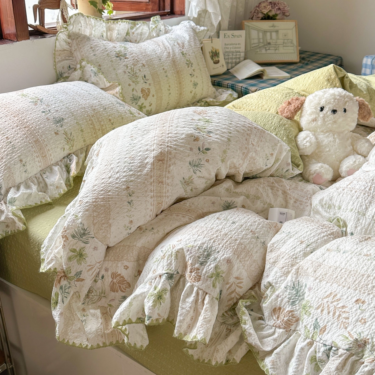 91家纺网 家纺一手货源 找家纺 梵克保罗 2026新款泡芙棉三角针被壳绣花边四件套 青野花信