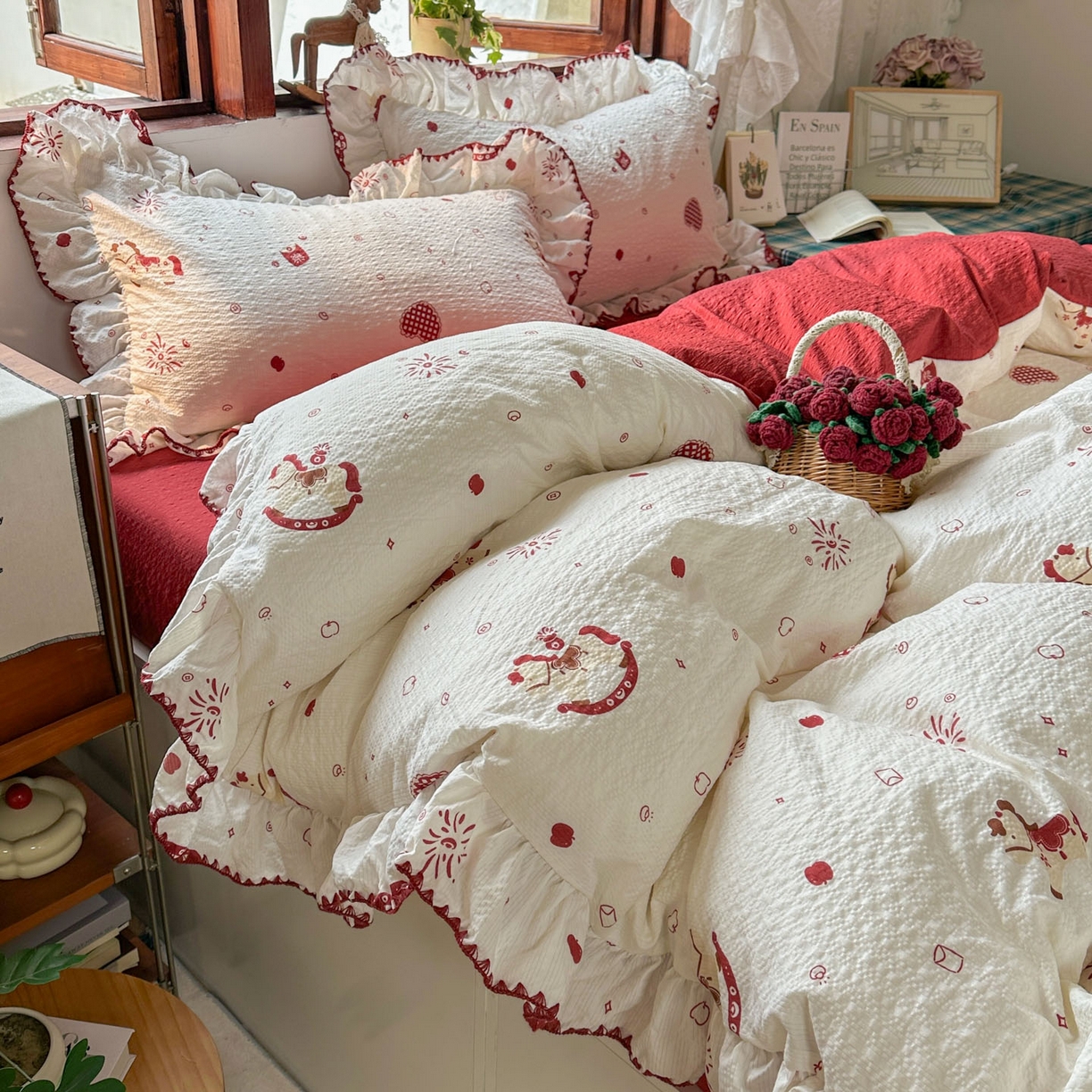 91家纺网 家纺一手货源 找家纺 梵克保罗 2026新款泡芙棉三角针被壳绣花边四件套 雪纺红妆