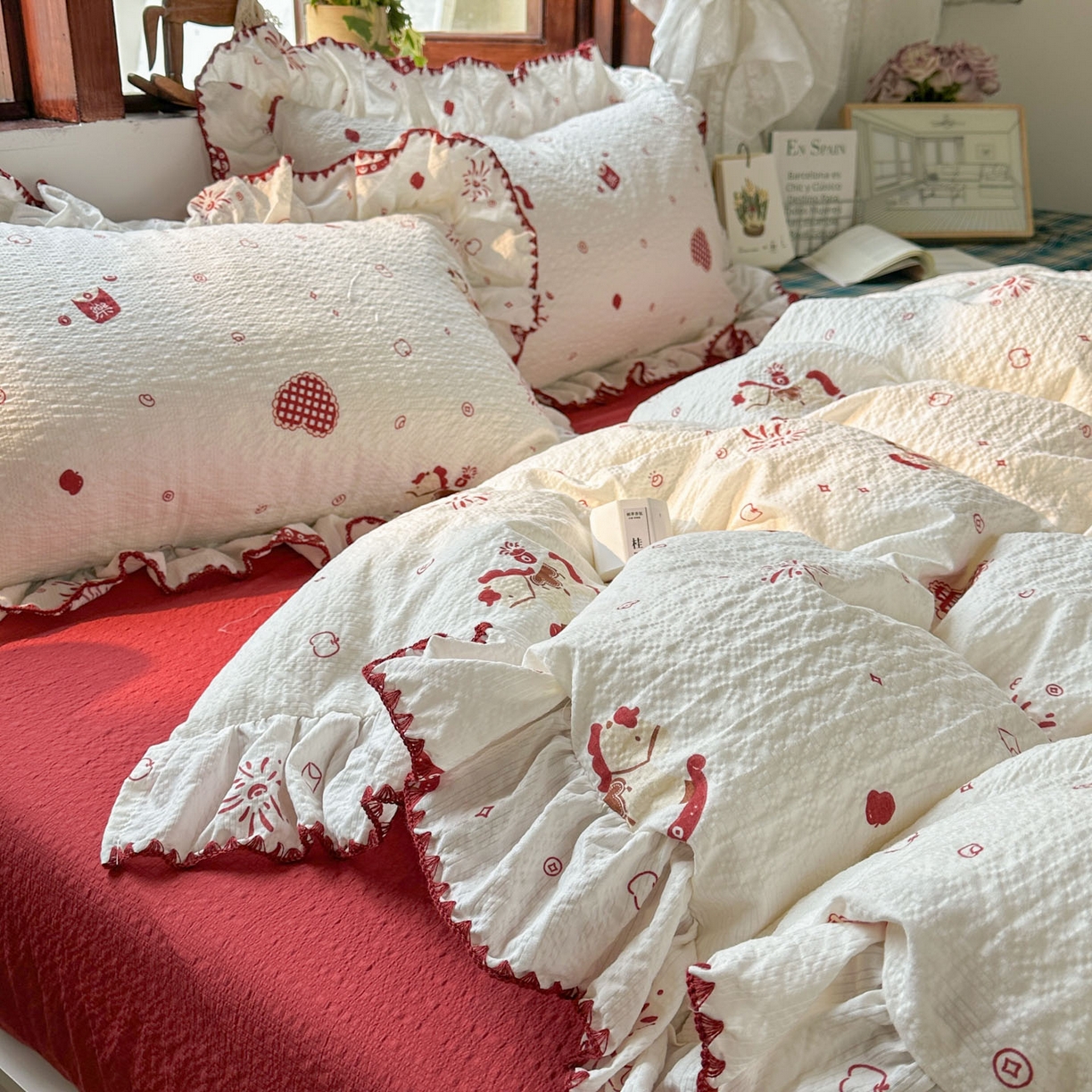 91家纺网 家纺一手货源 找家纺 梵克保罗 2026新款泡芙棉三角针被壳绣花边四件套 雪纺红妆