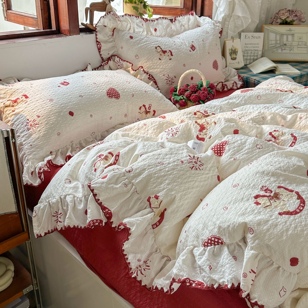 91家纺网 家纺一手货源 找家纺 梵克保罗 2026新款泡芙棉三角针被壳绣花边四件套 雪纺红妆