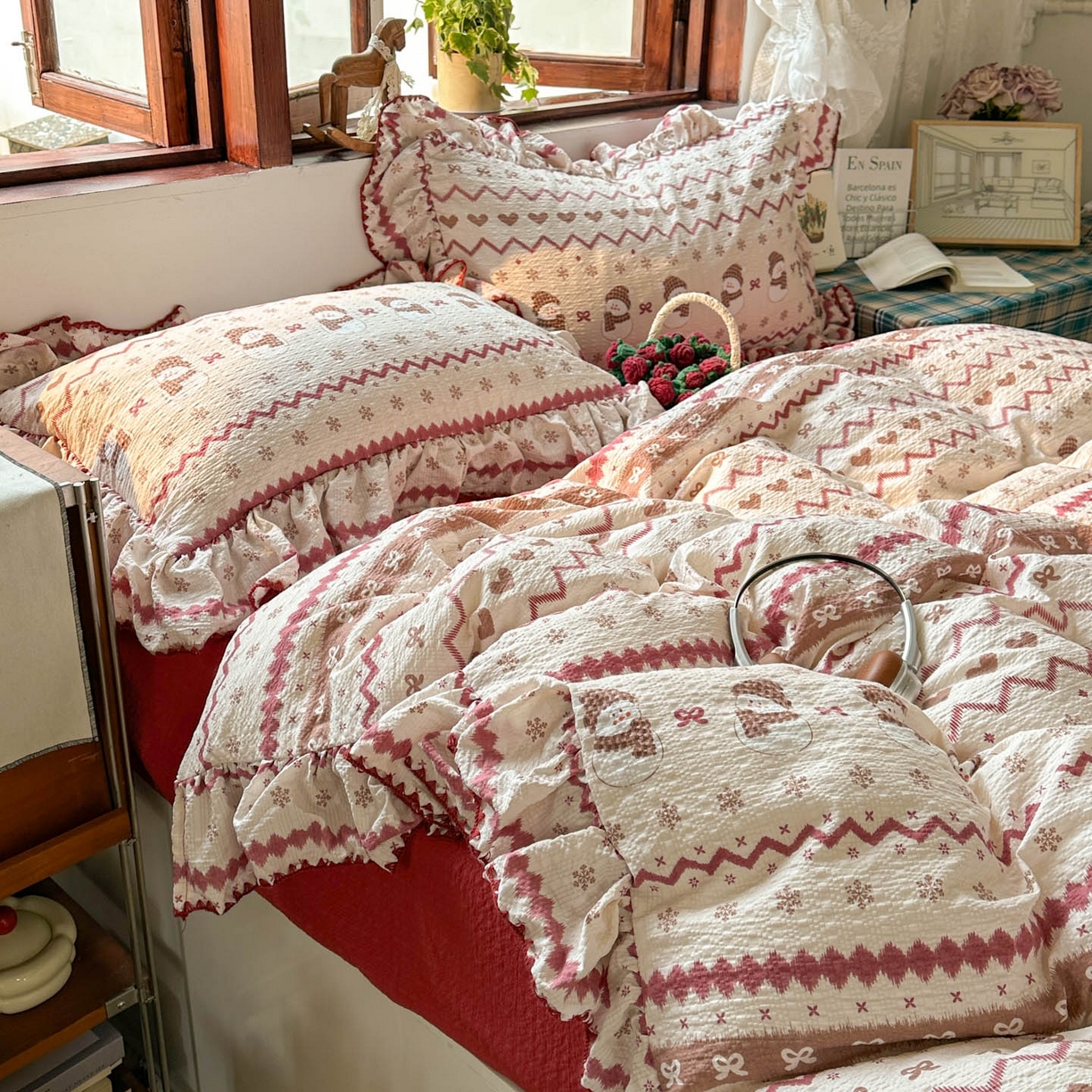 91家纺网 家纺一手货源 找家纺 梵克保罗 2026新款泡芙棉三角针被壳绣花边四件套 雪人甜梦