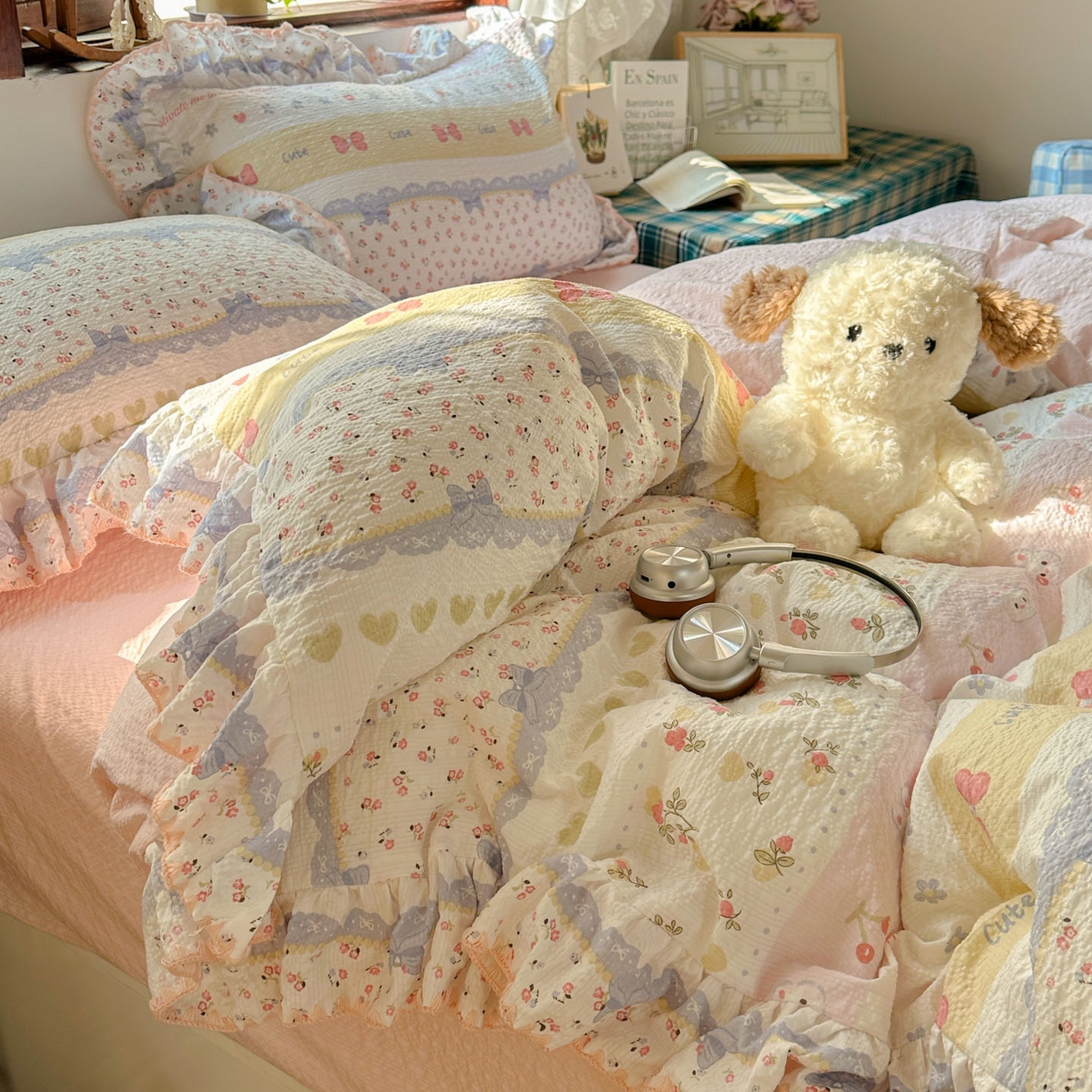 91家纺网 家纺一手货源 找家纺 梵克保罗 2026新款泡芙棉三角针被壳绣花边四件套 樱粉蝶织