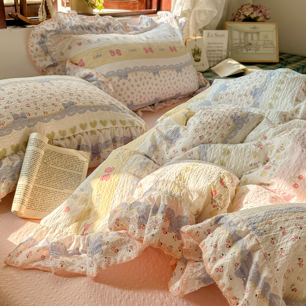 91家纺网 家纺一手货源 找家纺 梵克保罗 2026新款泡芙棉三角针被壳绣花边四件套 樱粉蝶织