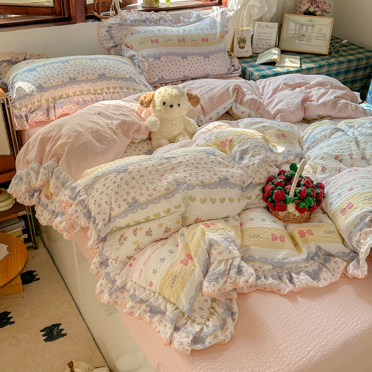 91家纺网 家纺一手货源 找家纺 梵克保罗 2026新款泡芙棉三角针被壳绣花边四件套 樱粉蝶织