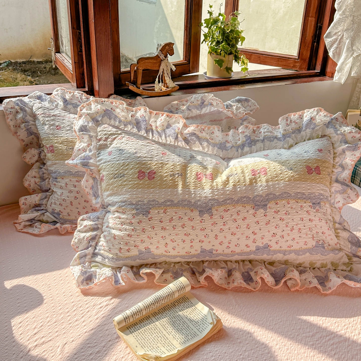 91家纺网 家纺一手货源 找家纺 梵克保罗 2026新款泡芙棉三角针被壳绣花边四件套 樱粉蝶织