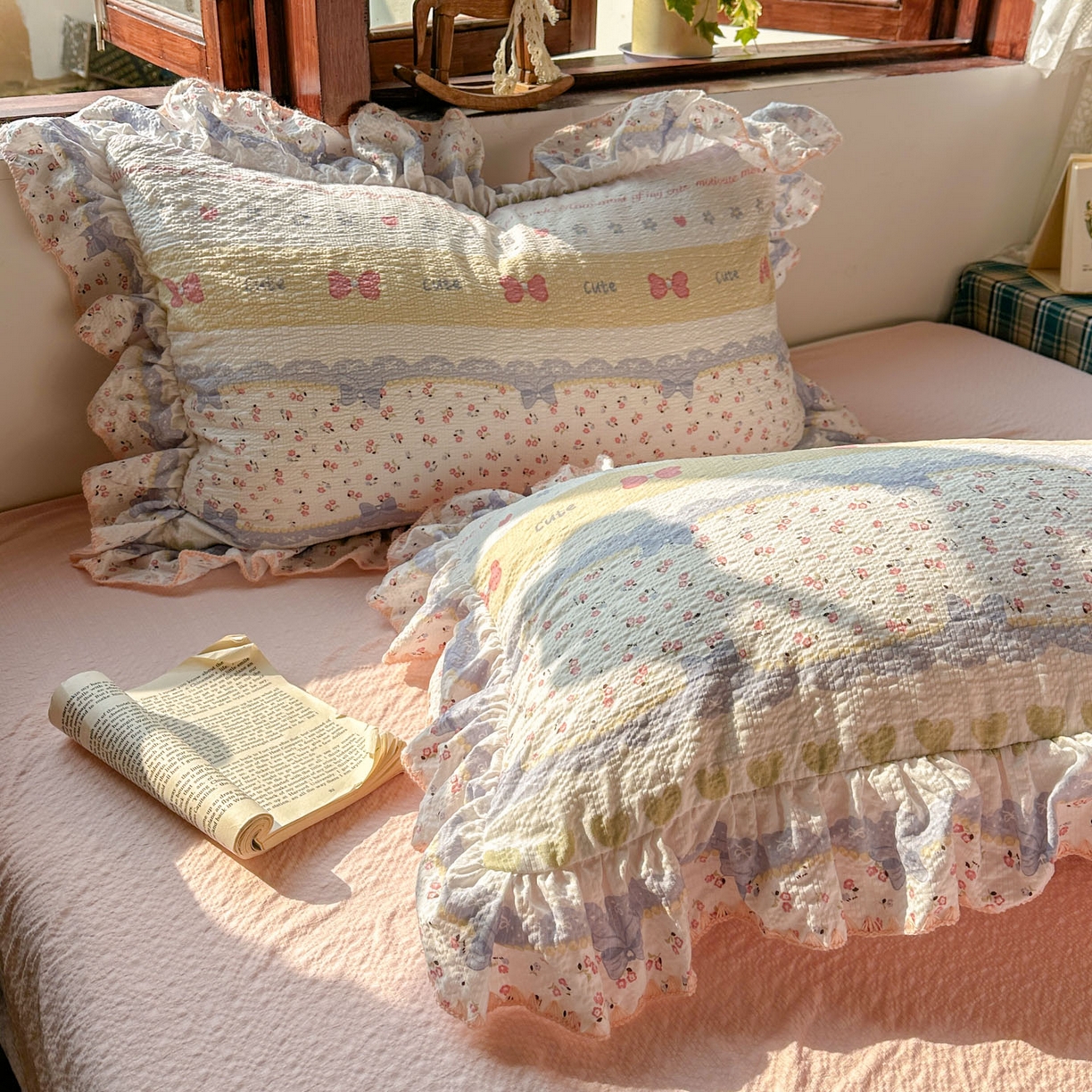 91家纺网 家纺一手货源 找家纺 梵克保罗 2026新款泡芙棉三角针被壳绣花边四件套 樱粉蝶织