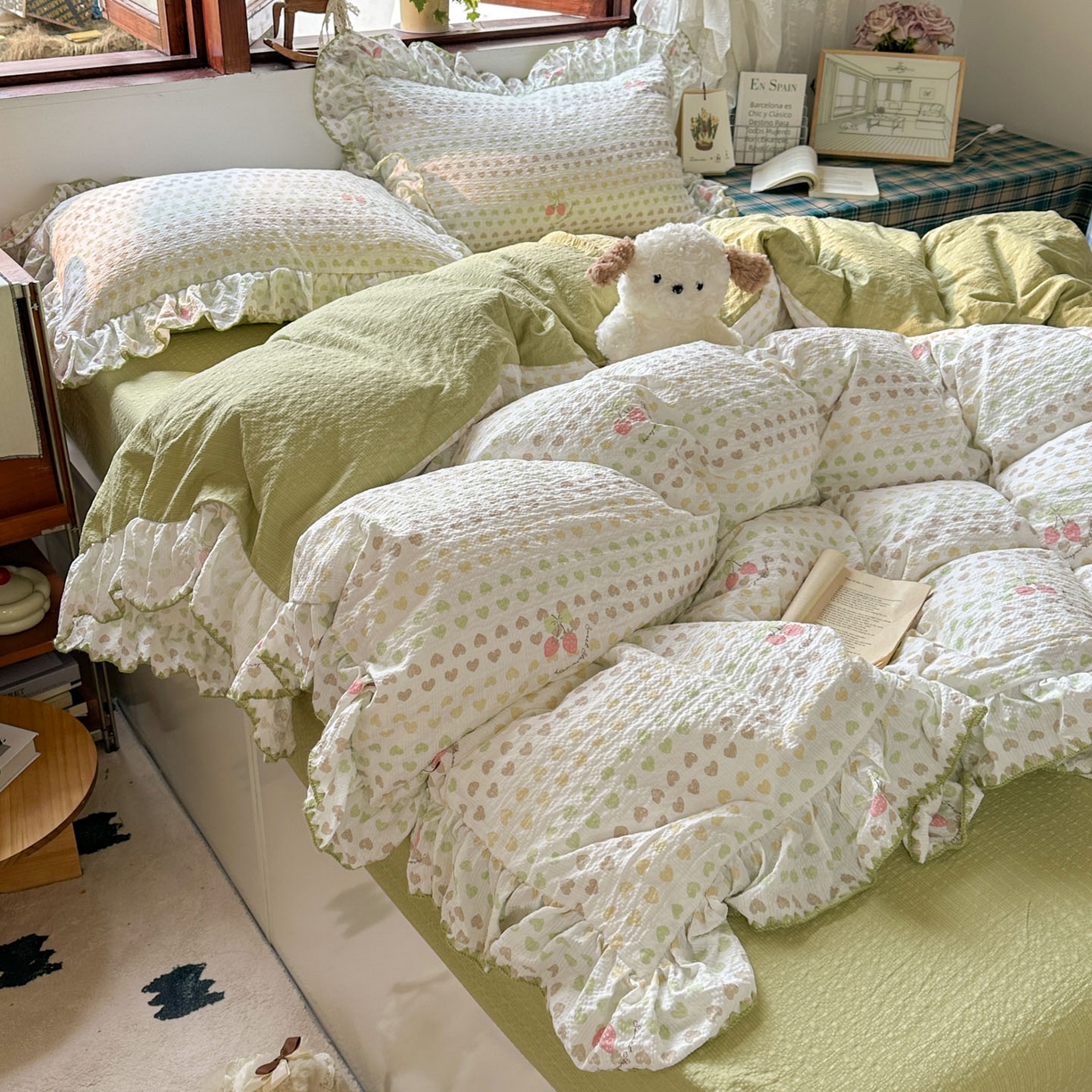 91家纺网 家纺一手货源 找家纺 梵克保罗 2026新款泡芙棉三角针被壳绣花边四件套 樱落甜心