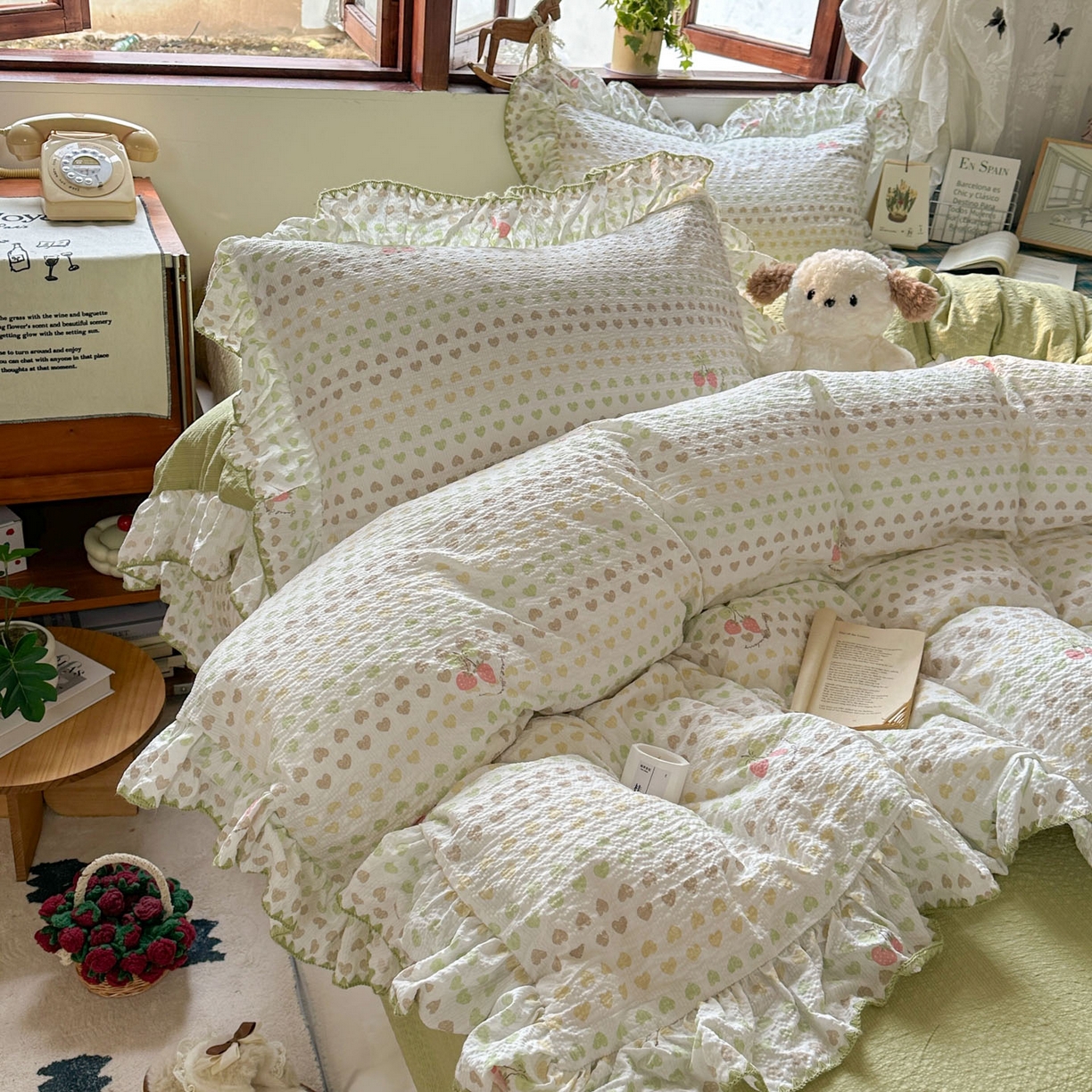 91家纺网 家纺一手货源 找家纺 梵克保罗 2026新款泡芙棉三角针被壳绣花边四件套 樱落甜心