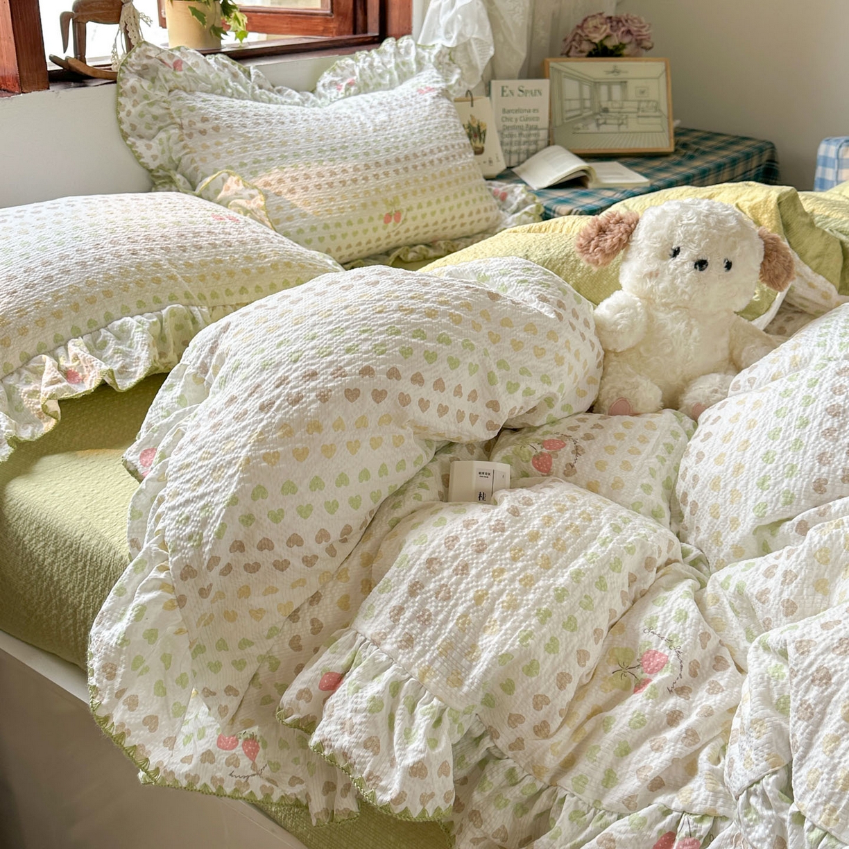 91家纺网 家纺一手货源 找家纺 梵克保罗 2026新款泡芙棉三角针被壳绣花边四件套 樱落甜心