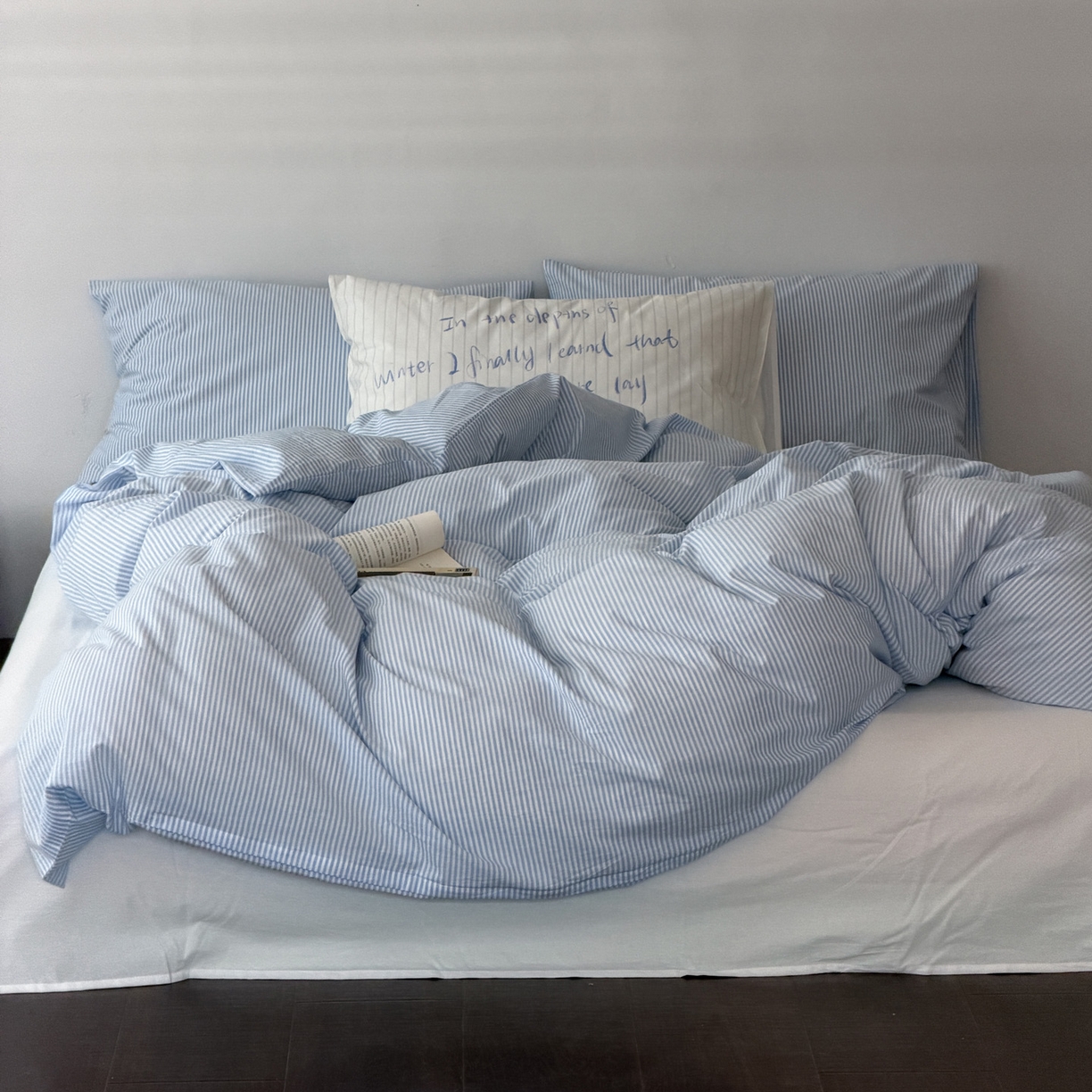 91家纺网 家纺一手货源 找家纺 （总）艾沁家纺 2026新款全棉色织水洗棉简约条纹四件套-济州岛