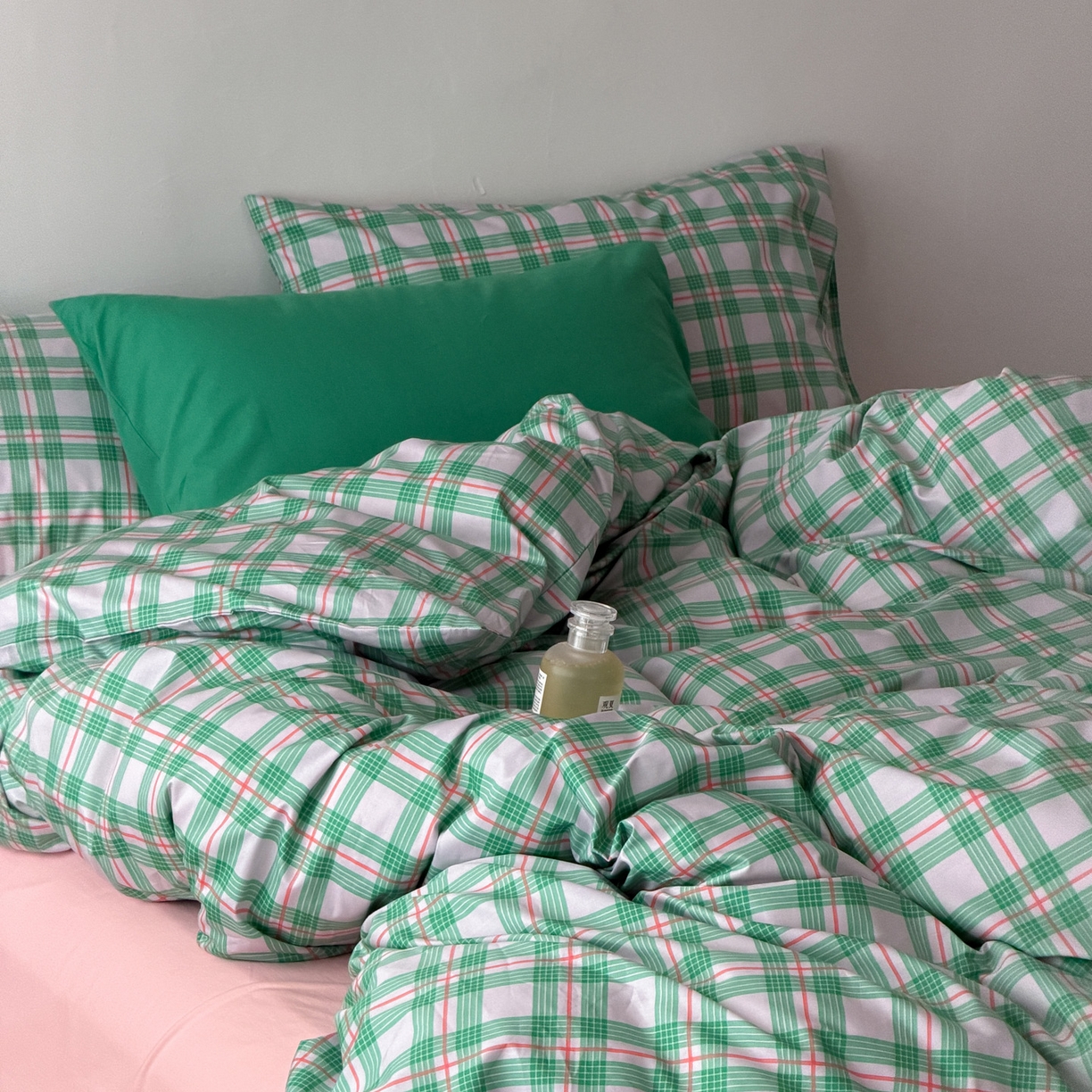 91家纺网 家纺一手货源 找家纺 （总）艾沁家纺 2026新款13372全棉数码印花小清新格子四件套-蜜桃青柠