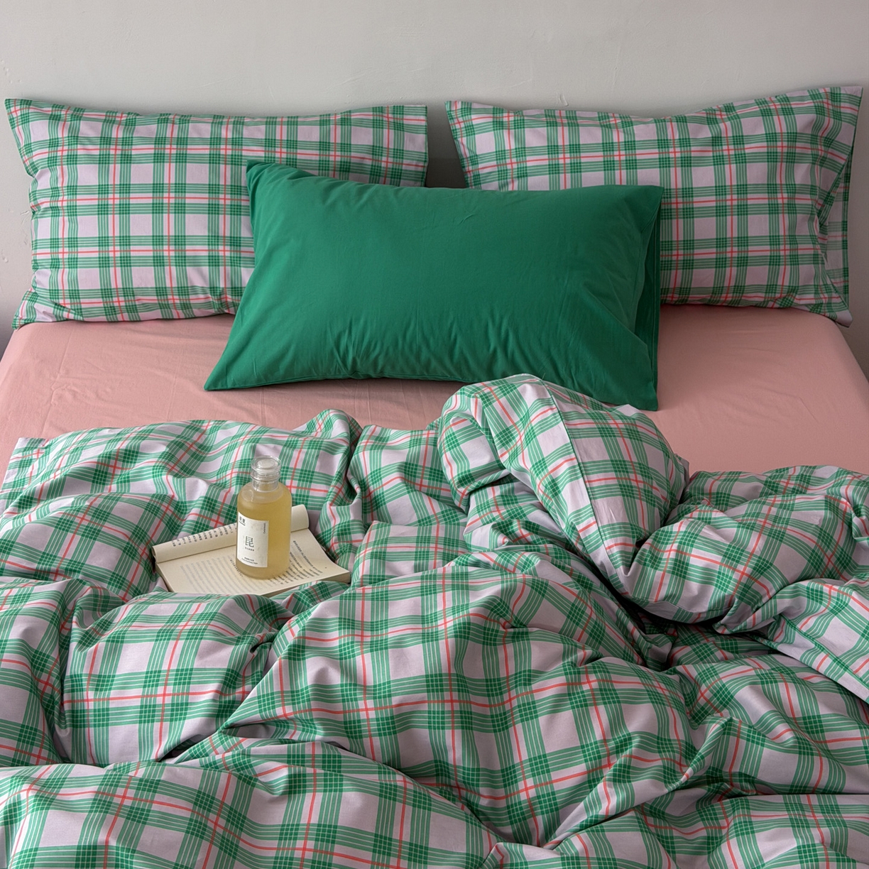 91家纺网 家纺一手货源 找家纺 （总）艾沁家纺 2026新款13372全棉数码印花小清新格子四件套-蜜桃青柠