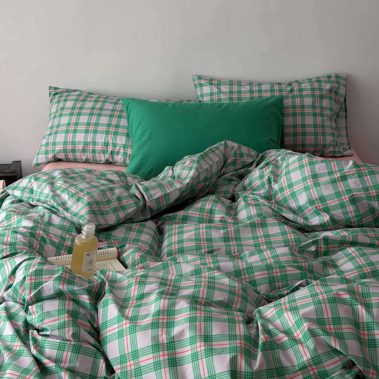 91家纺网 家纺一手货源 找家纺 （总）艾沁家纺 2026新款13372全棉数码印花小清新格子四件套-蜜桃青柠