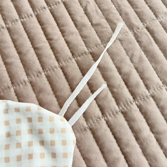 91家纺网 家纺一手货源 找家纺 梵克保罗 2026新款韩系古法韩国水洗棉云感棉法式浪漫大花边床盖四件套 奶咖kt