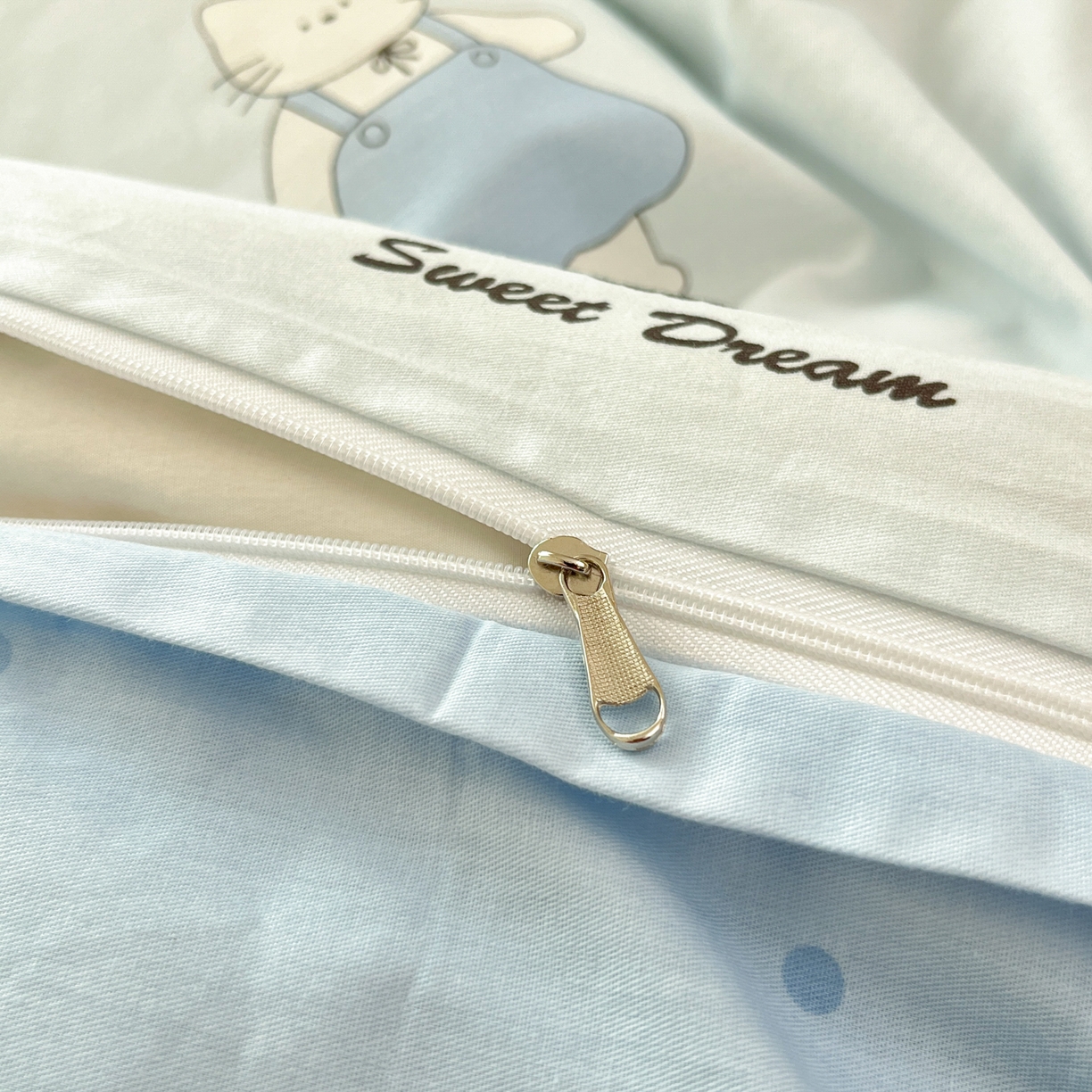 91家纺网 家纺一手货源 找家纺 晨希家居 2026春夏新款全棉纯棉小清新多规格四件套 小懒虫